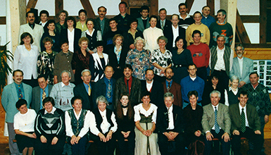 Gruppenbild der 50 Beschäftigten beim 25-jährigen Jubiläum der Martin Höhn GmbH